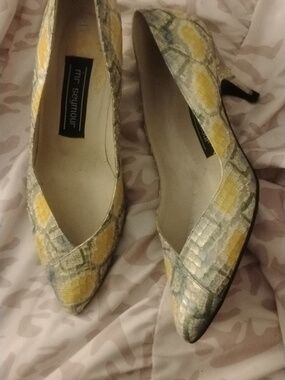 Mr. Seymour Stuart Weitzman Snakeskin Vintage Heels Yellow & Blue 7.5